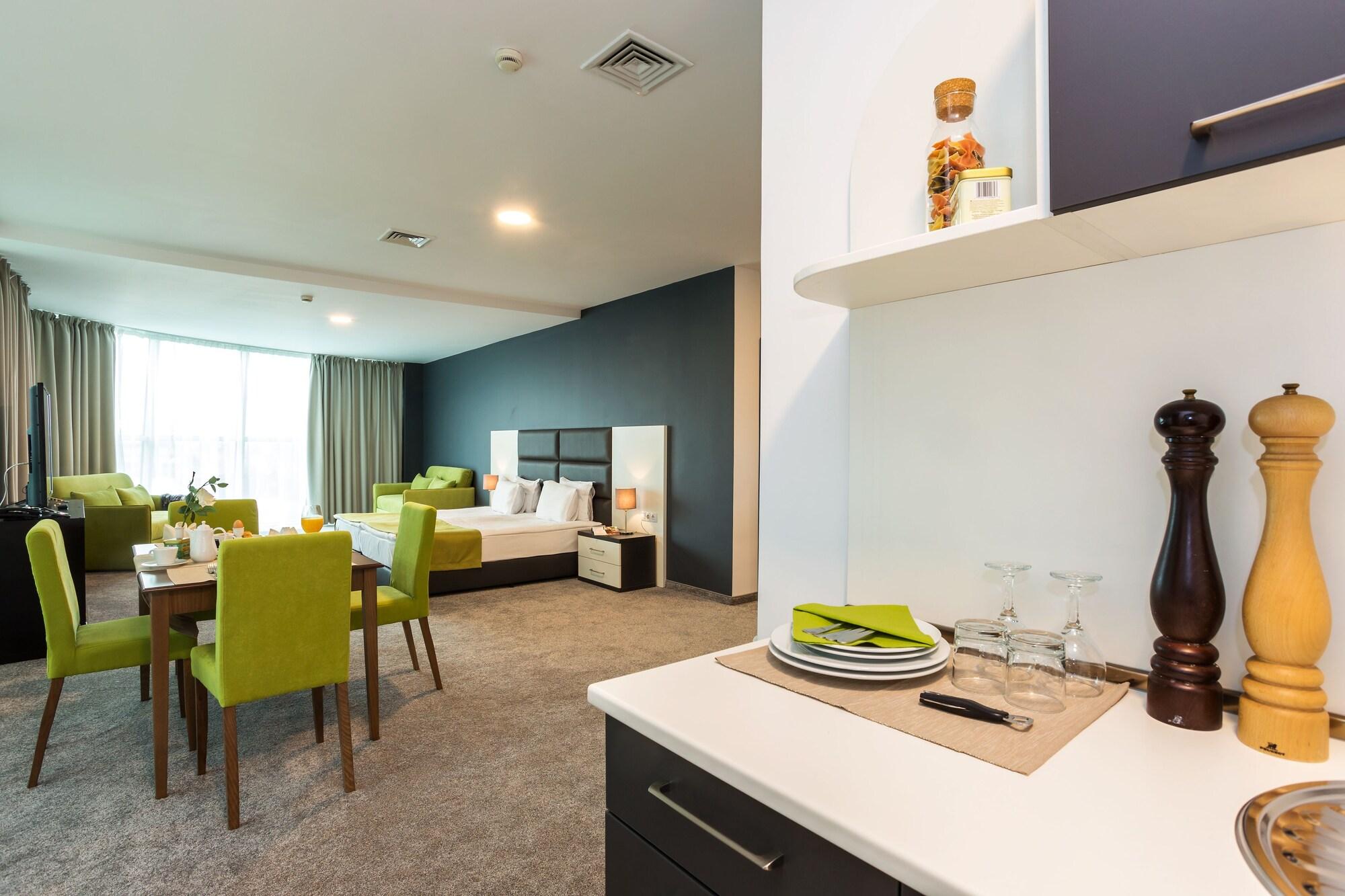 Earth & People & - Free Parking Hotel 4*