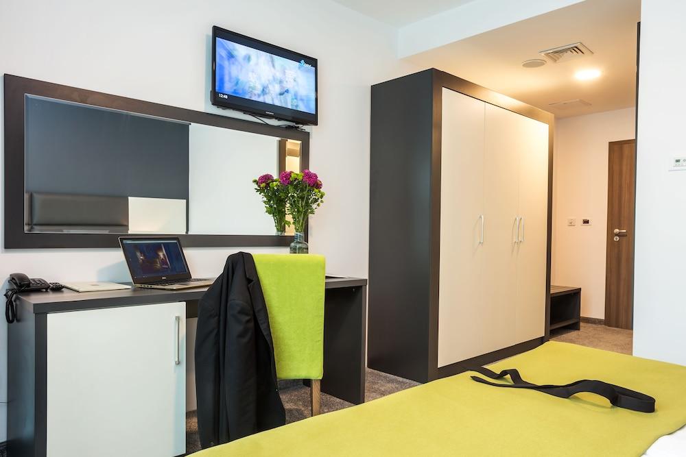 Earth & People & - Free Parking 4* Sofia