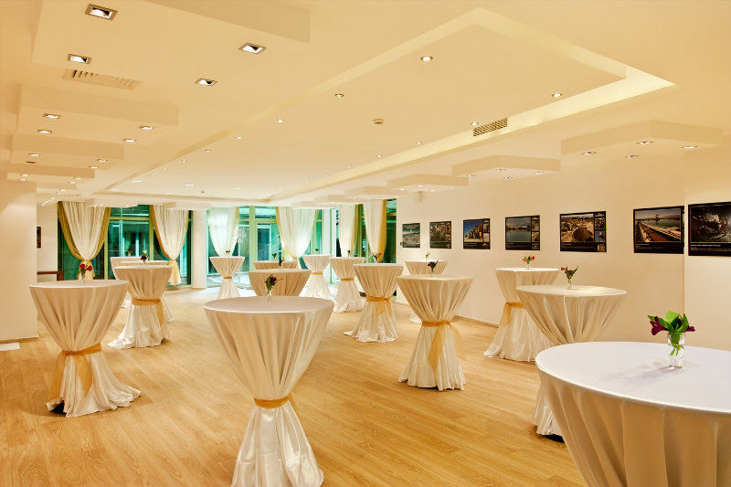 Earth & People & - Free Parking Hotel 4*